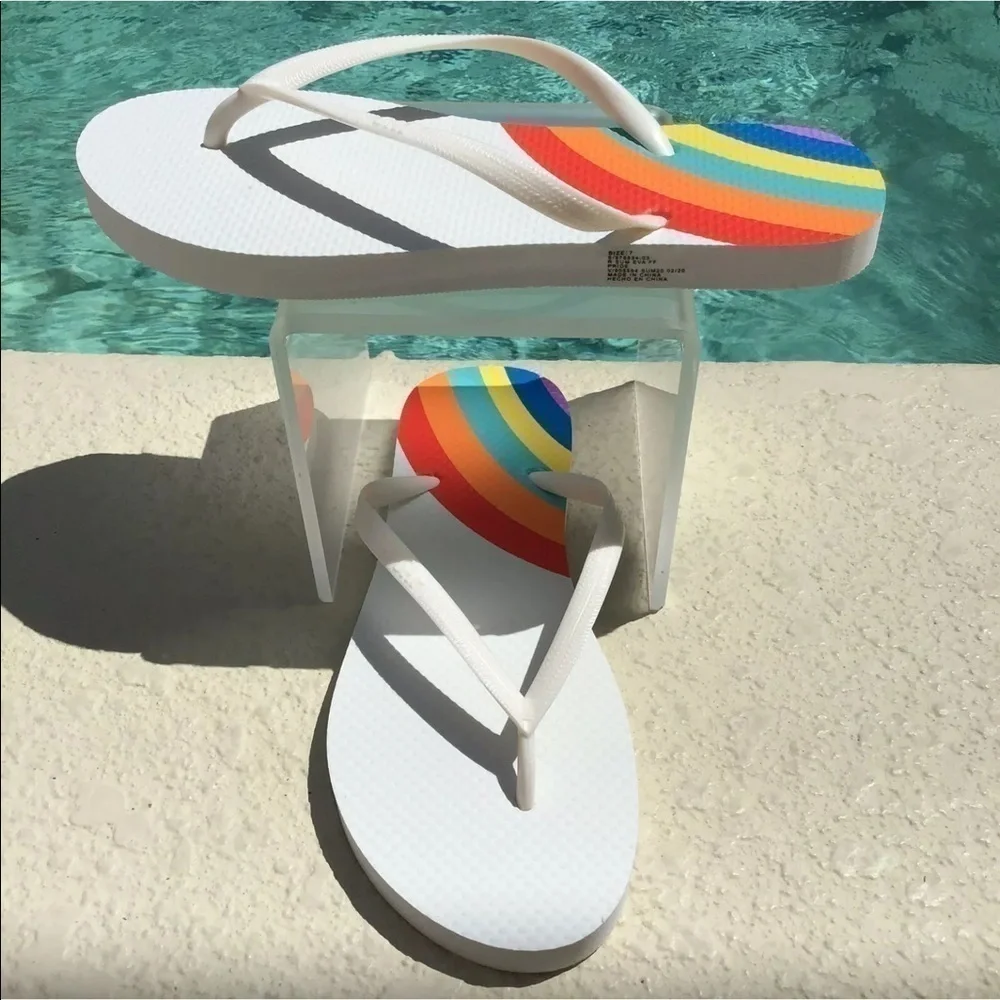 Gap Rainbow Heart Women Flip Flops SZ 10 White Beach Cruise Vacay Sandals NEW - Picture 6 of 12